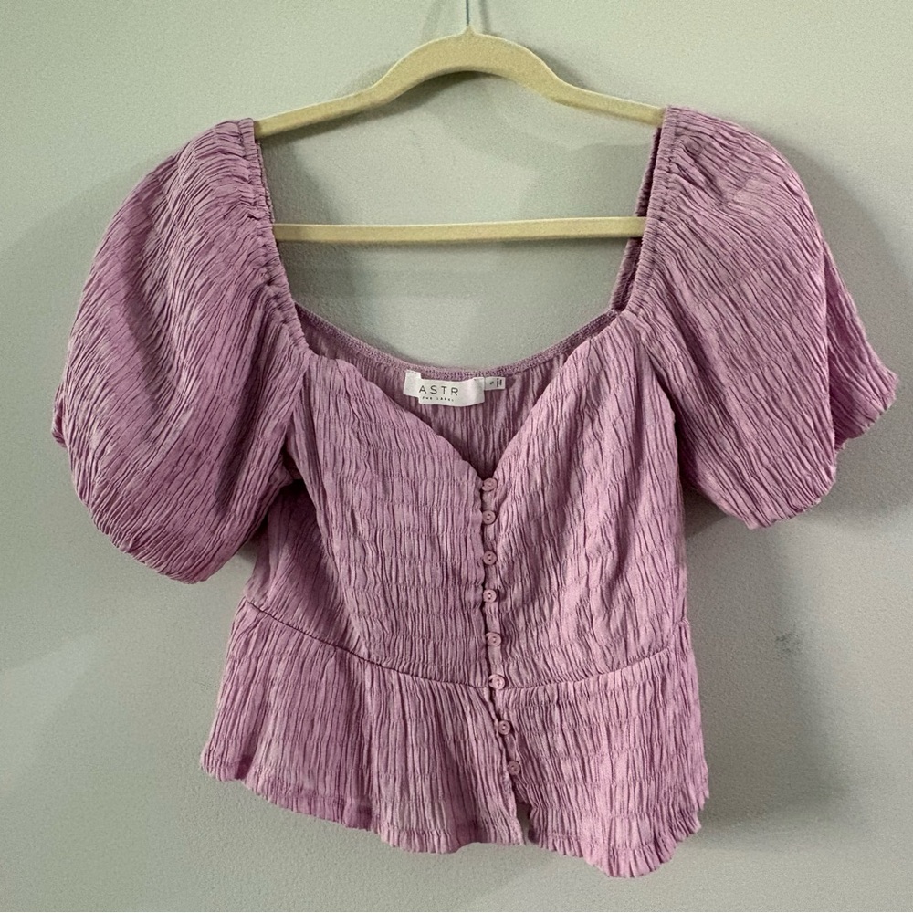 ASTR The Label Lavender Puff-Sleeve Button-Front Top, Size S
